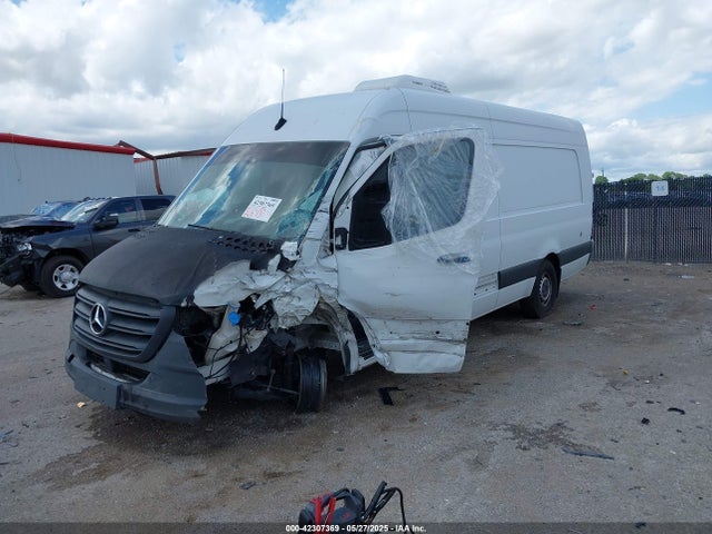 WD4PF1CD6KP159736 Mercedes-Benz om 642 with brake assist