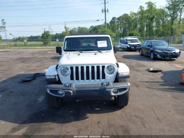 1C4HJXEG3JW175226 Jeep Wrangler Unlimited Sahara 4x4
