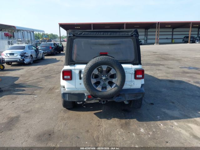 1C4HJXEG3JW175226 Jeep Wrangler Unlimited Sahara 4x4