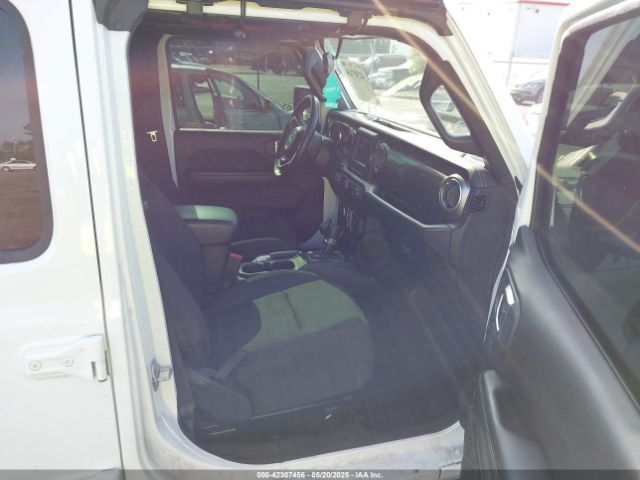 1C4HJXEG3JW175226 Jeep Wrangler Unlimited Sahara 4x4