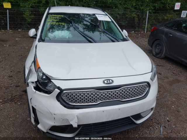 KNDCC3LC8H5045679 KIA NIRO EX