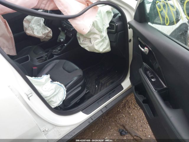 KNDCC3LC8H5045679 KIA NIRO EX
