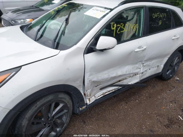 KNDCC3LC8H5045679 KIA NIRO EX