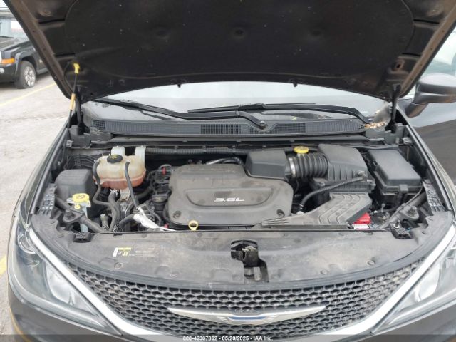 2C4RC1BG2JR128875 Chrysler Pacifica Touring L