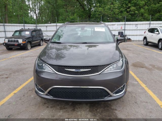 2C4RC1BG2JR128875 Chrysler Pacifica Touring L