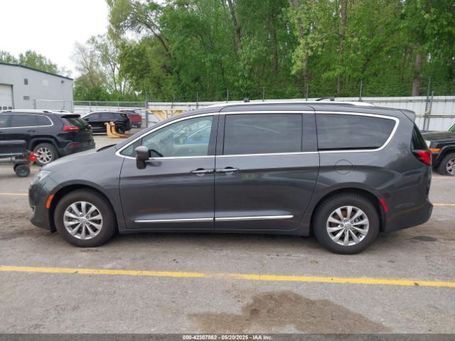 2C4RC1BG2JR128875 Chrysler Pacifica Touring L