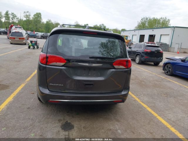 2C4RC1BG2JR128875 Chrysler Pacifica Touring L