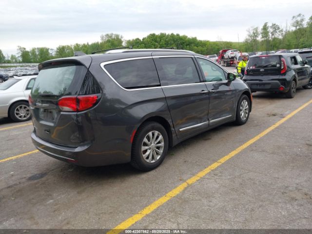 2C4RC1BG2JR128875 Chrysler Pacifica Touring L