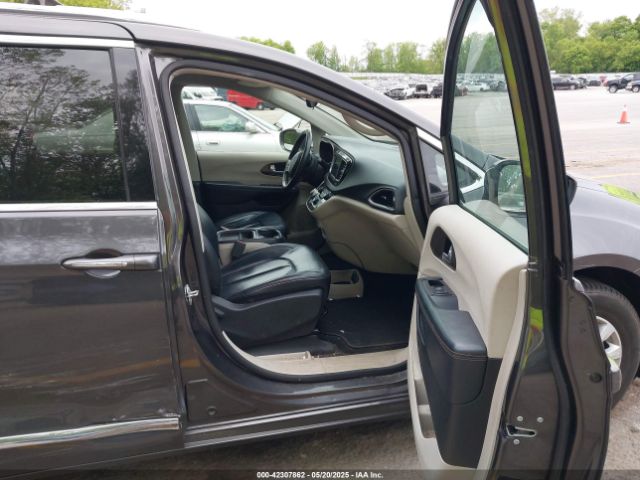 2C4RC1BG2JR128875 Chrysler Pacifica Touring L