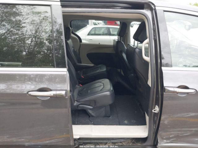 2C4RC1BG2JR128875 Chrysler Pacifica Touring L