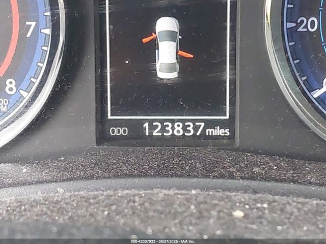 5YFBURHE1JP796573 Toyota COROLLA SE