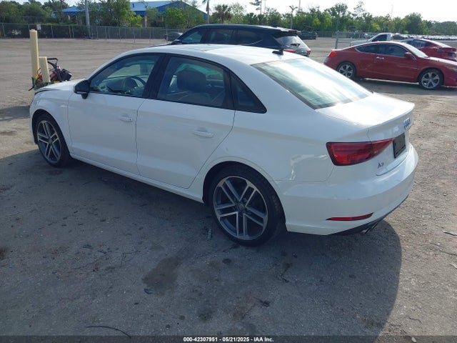 2020 AUDI A3 WAUAUGFFXLA005747 Photo 2