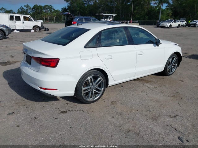 2020 AUDI A3 WAUAUGFFXLA005747 Photo 3