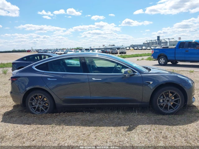 5YJ3E1EA4KF435551 Tesla 2019