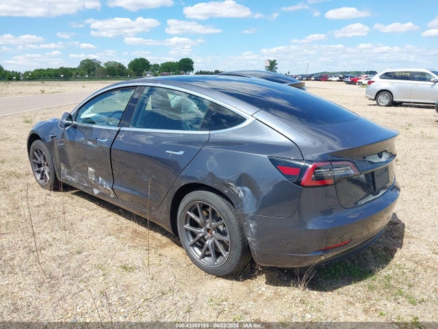 5YJ3E1EA4KF435551 Tesla 2019
