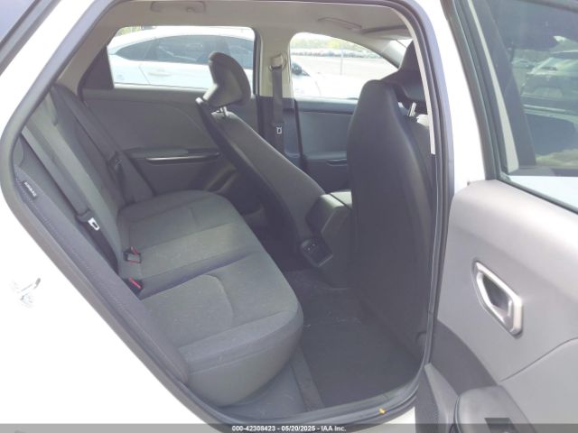 3KPFT4DE1SE083270 KIA K4 Lx