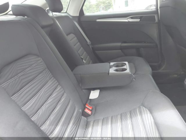 3FA6P0HD6GR401615 Ford FUSION SE
