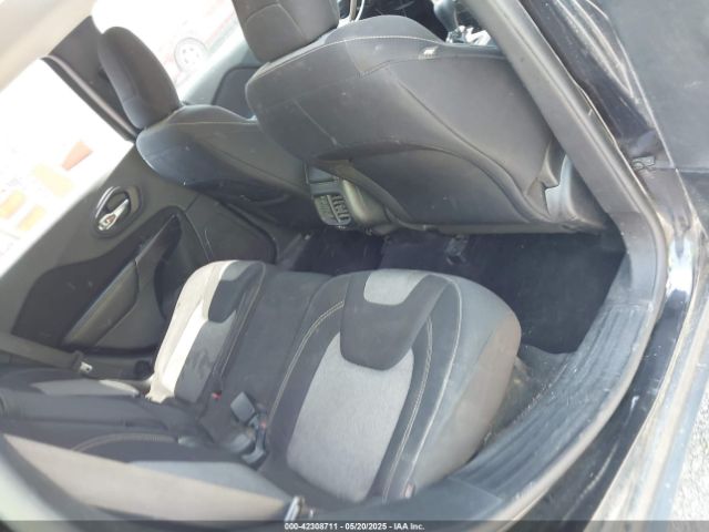 1C4PJMCB0EW172484 Jeep Cherokee Latitude