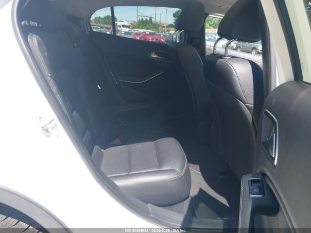 WDCTG4EBXFJ185262 Mercedes-Benz GLA 250