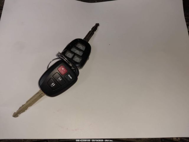 2T1BURHE8GC648641 Toyota COROLLA LE