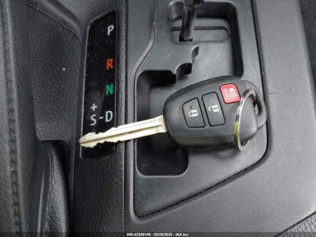 2T3ZFREV5JW504555 Toyota RAV4 LE