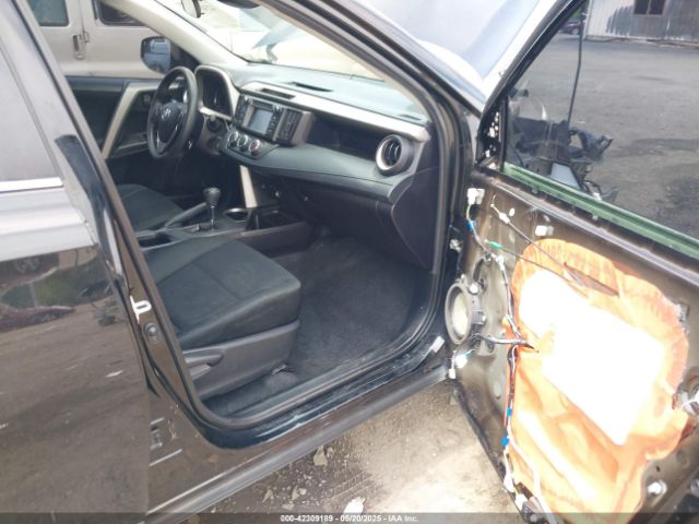 2T3ZFREV5JW504555 Toyota RAV4 LE