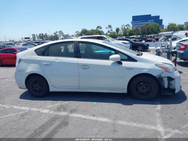 JTDKN3DU5F2002042 Toyota Prius Two