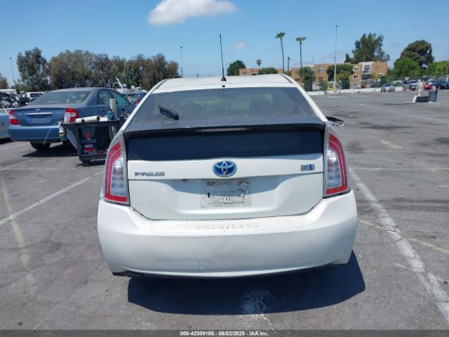 JTDKN3DU5F2002042 Toyota Prius Two