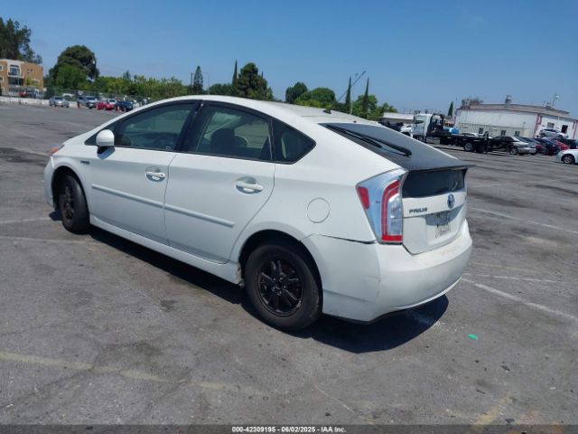 JTDKN3DU5F2002042 Toyota Prius Two