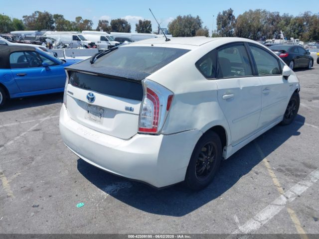 JTDKN3DU5F2002042 Toyota Prius Two