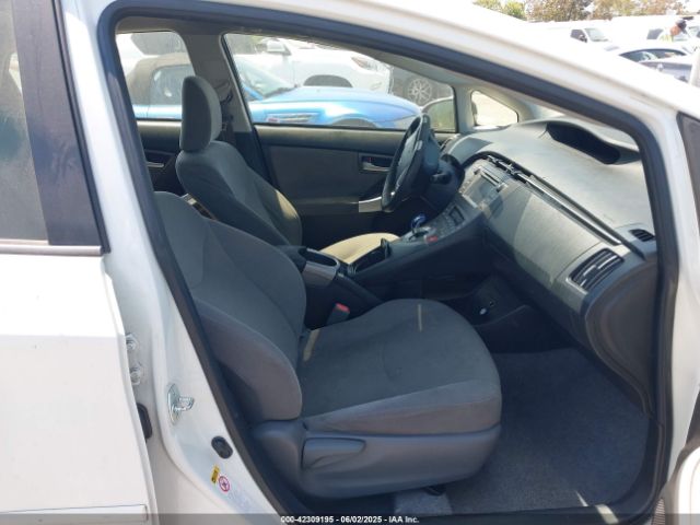 JTDKN3DU5F2002042 Toyota Prius Two