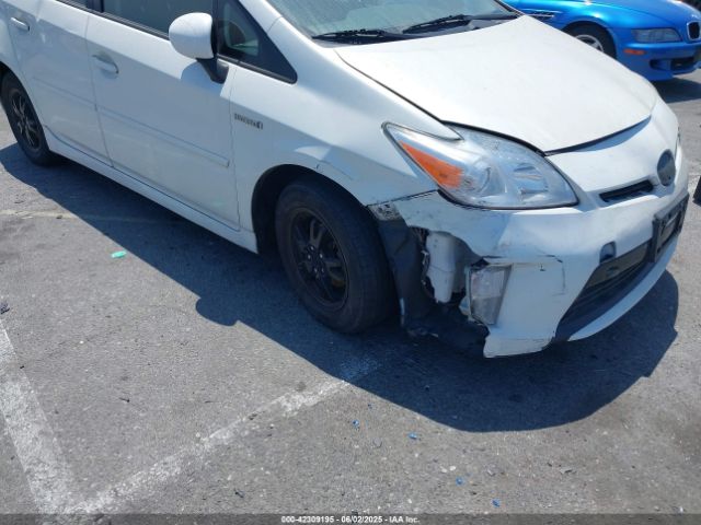 JTDKN3DU5F2002042 Toyota Prius Two