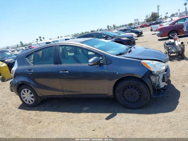 JTDKDTB38E1560971 Toyota Prius C One