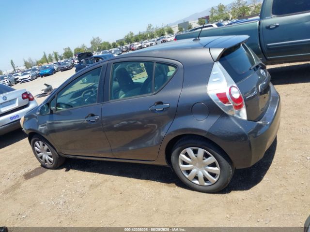 JTDKDTB38E1560971 Toyota Prius C One