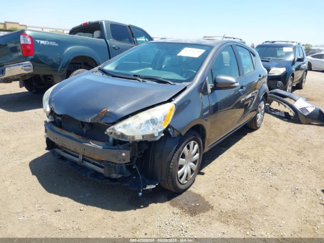 JTDKDTB38E1560971 Toyota Prius C One