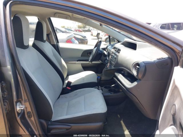 JTDKDTB38E1560971 Toyota Prius C One