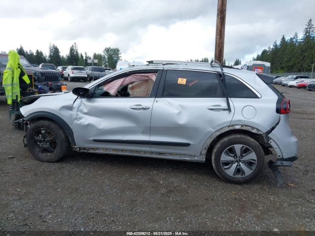KNDCB3LC0J5201142 KIA NIRO LX