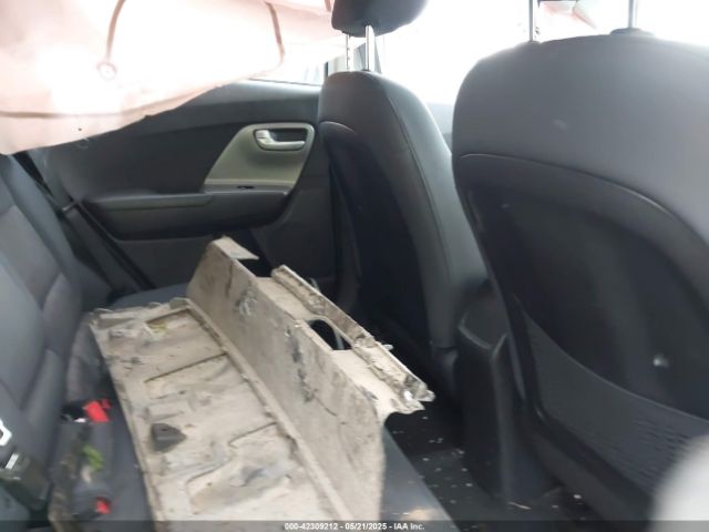 KNDCB3LC0J5201142 KIA NIRO LX