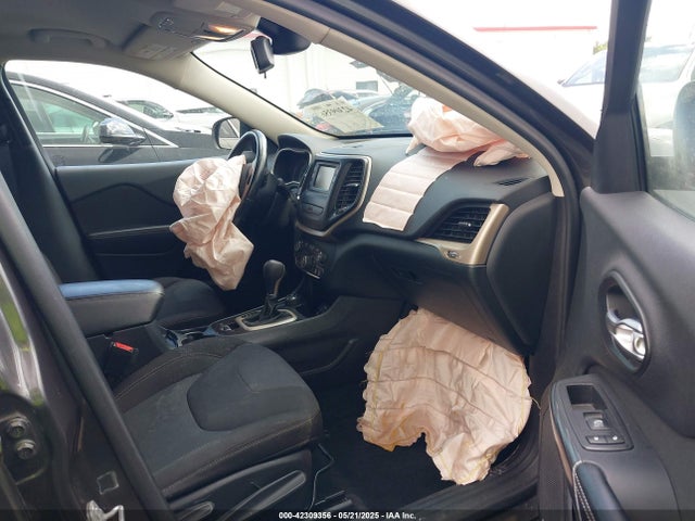 1C4PJMCS7GW162716 Jeep Cherokee Altitude