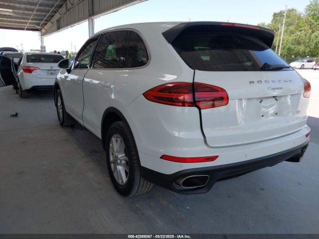 2016 PORSCHE CAYENNE WP1AA2A29GKA10570 Photo 2