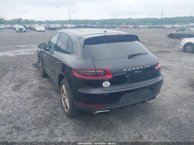 2017 PORSCHE MACAN WP1AA2A57HLB06493 Photo 2