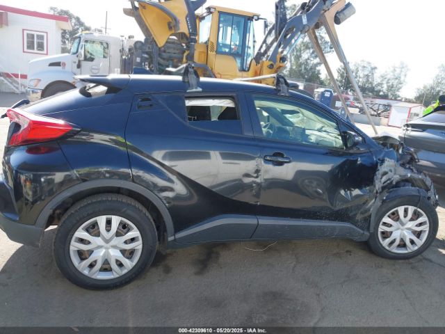 JTNKHMBX0K1016727 Toyota C-HR LE