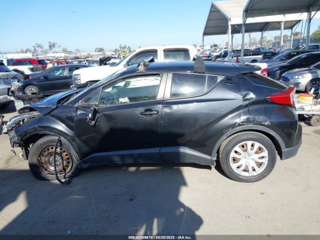 JTNKHMBX0K1016727 Toyota C-HR LE