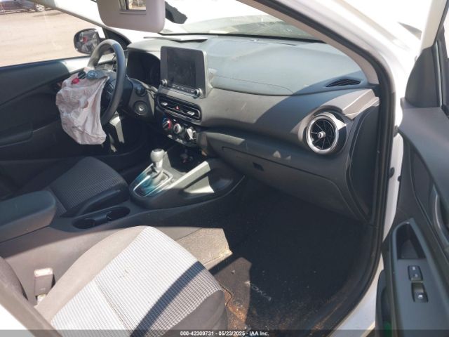 KM8K2CAB1NU825562 Hyundai Kona Se