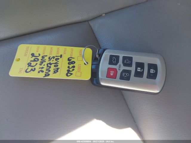 5TDYK3DC6FS652923 Toyota Sienna Xle Premium 8 Passenger