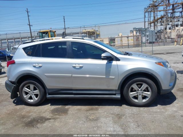 2T3WFREV1EW116778 Toyota Rav4 Xle