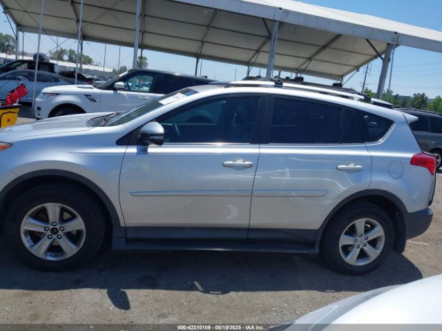 2T3WFREV1EW116778 Toyota Rav4 Xle