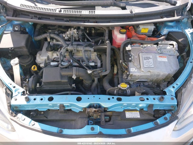 JTDKDTB32F1099834 Toyota Prius C Four