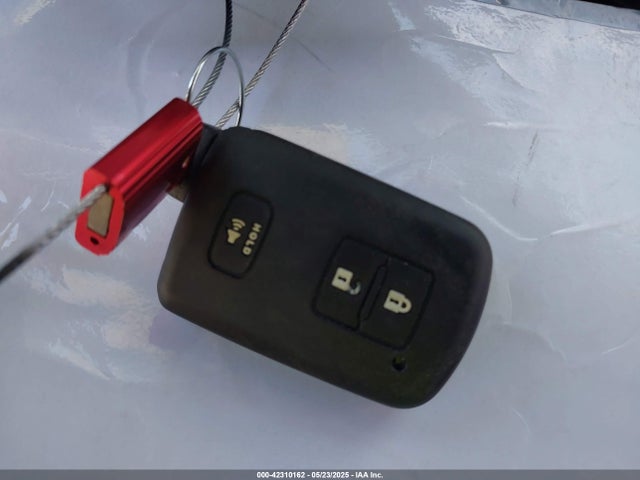 JTDKDTB32F1099834 Toyota Prius C Four