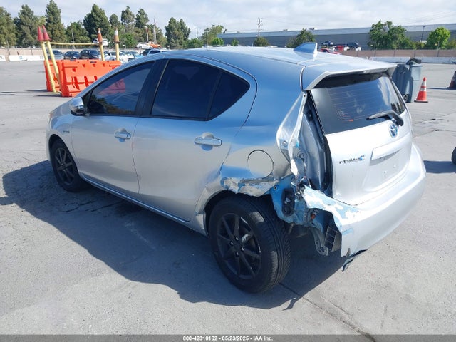 JTDKDTB32F1099834 Toyota Prius C Four